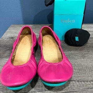 Tieks fuchsia foldable flats Sz 7